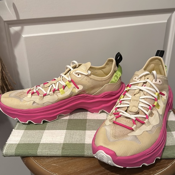 Sorel, Women’s Kinetic Breakthru Tech Sneaker, size 9.5 - Picture 5 of 13